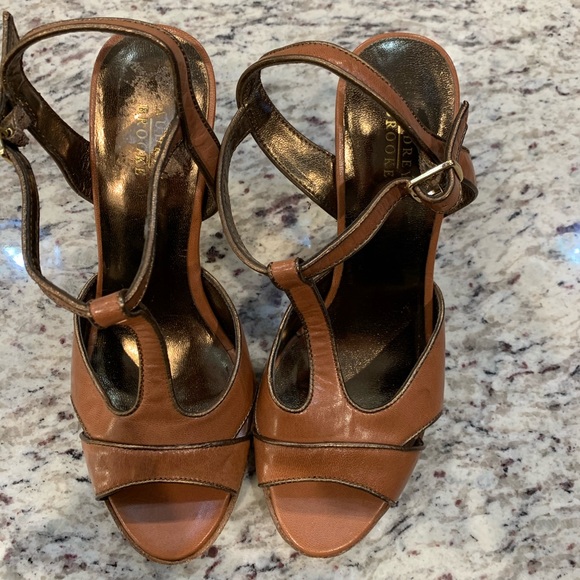 Audrey Brooke T-strap platform heels - Picture 2 of 6